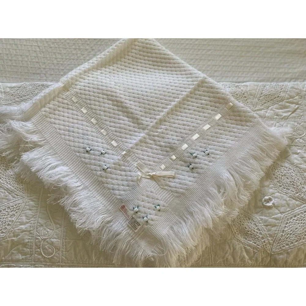 Vintage Carson Pirie Scott White Embroidered Baby Blanket 38‎ x 42 Spain Acrylic